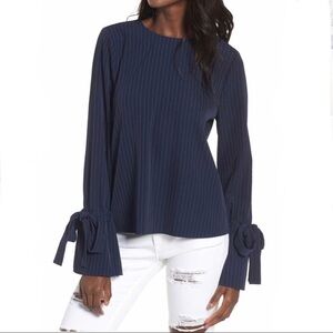 J.O.A Los Angeles • Pinstripe Bell Sleeves‎ Tie Wrist Top in Navy Blue, Size XS